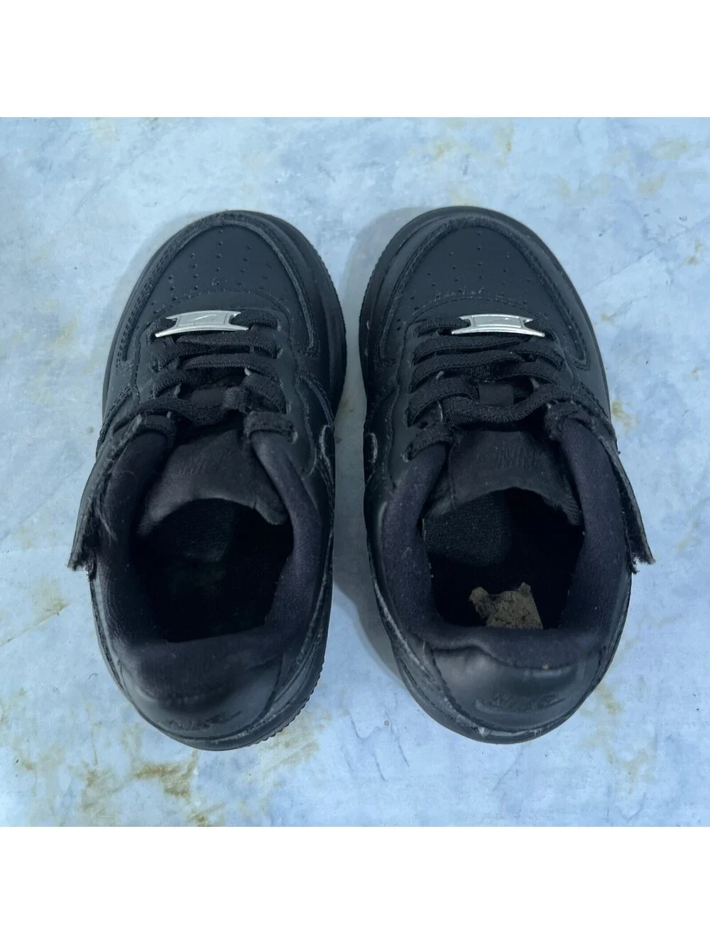 Nike signs tread